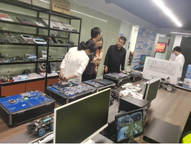 教育科技深度融合 信息工程学院赴广州走访交流与访企拓岗实纪